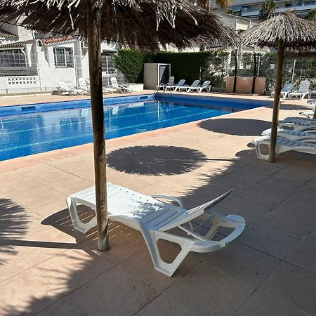 Maison Dans Charmante Residence Avec Grande Piscine Commune, Roses Kültér fotó