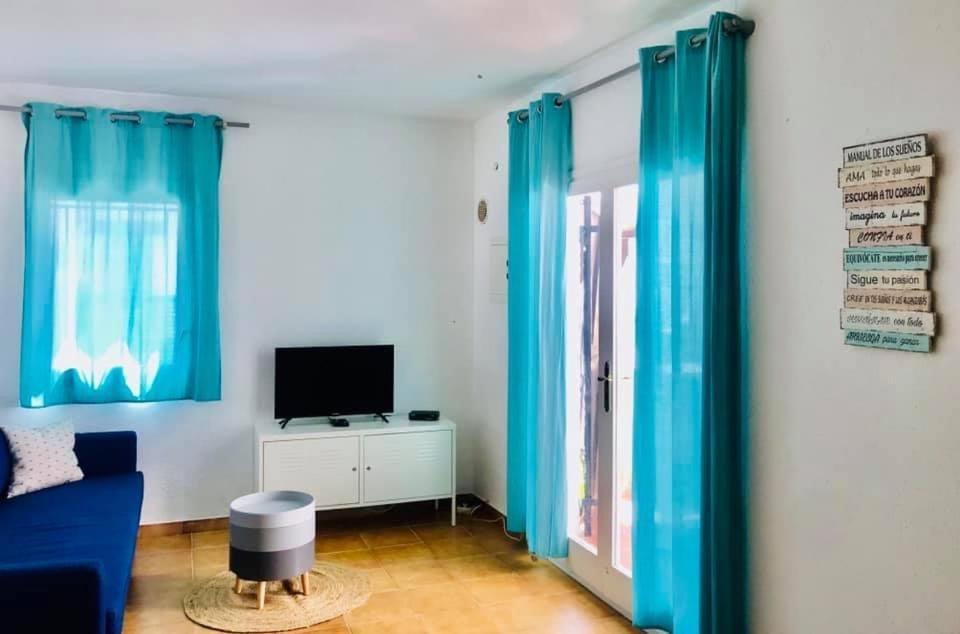 Maison Dans Charmante Residence Avec Grande Piscine Commune, Roses Kültér fotó